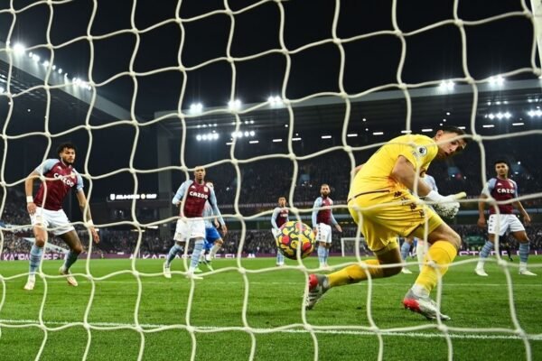 Four minutes of disaster, Man Utd lost victory against Aston Villa 2