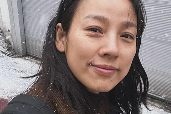 The photo showing bare face and crow's feet of `sexy queen` Lee Hyori caused a fever 1